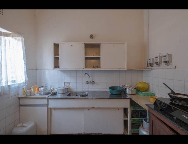 6 BEDROOM HOUSE FOR SALE IN BEZUIDENHOUT VALLEY